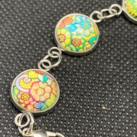 SOLD ELSEWHERE‼️ Floral-Themed Bracelet in Spring Colors with Dangly Star Chain - Picture 3 of 9